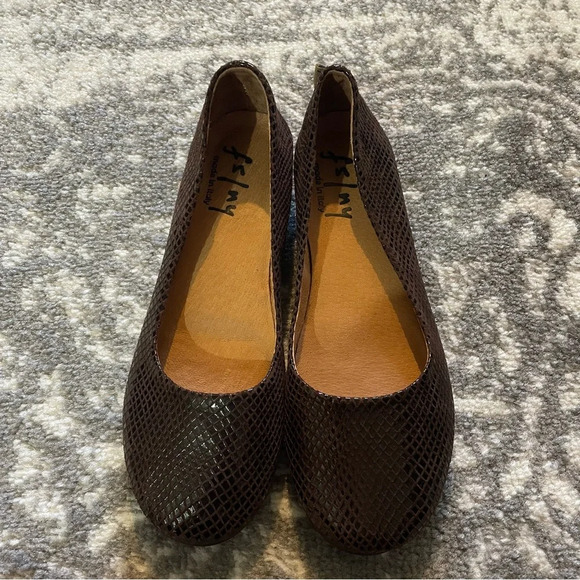 French Sole FS/NY Zeppa-Chocolate Snake Flats Made in Italy - Picture 2 of 10